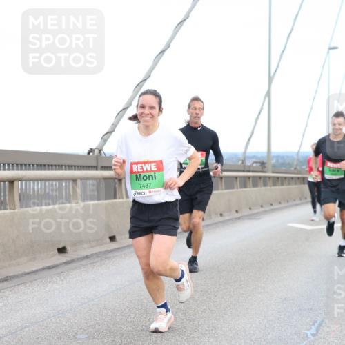 03.10.2025 - Köhlbrandbrückenlauf Jannik Wohlers http://msf.ph/oto/9155667 03.10.2025 15:25:35 Position 1 7437 meine-sportfotos.de