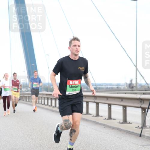 03.10.2025 - Köhlbrandbrückenlauf Jannik Wohlers http://msf.ph/oto/9155676 03.10.2025 15:25:37 Position 1 7568 meine-sportfotos.de