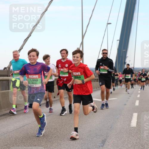 03.10.2025 - Köhlbrandbrückenlauf Jannik Wohlers http://msf.ph/oto/9155691 03.10.2025 15:25:44 Position 1 8979, 8980 meine-sportfotos.de