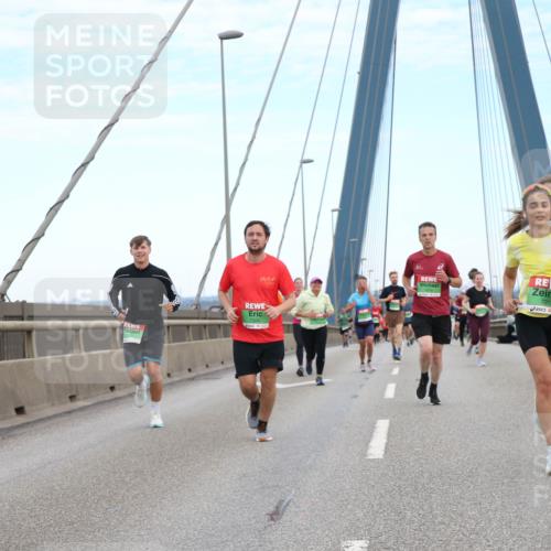 03.10.2025 - Köhlbrandbrückenlauf Jannik Wohlers http://msf.ph/oto/9155760 03.10.2025 15:26:05 Position 1 7304, 7217, 7303 meine-sportfotos.de