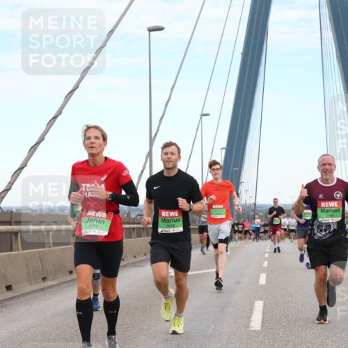 03.10.2025 - Köhlbrandbrückenlauf Jannik Wohlers http://msf.ph/oto/9155816 03.10.2025 15:26:20 Position 1 9072, 7818, 7798 meine-sportfotos.de