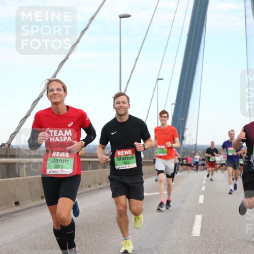 03.10.2025 - Köhlbrandbrückenlauf Jannik Wohlers http://msf.ph/oto/9155819 03.10.2025 15:26:20 Position 1 9072, 7818, 7798 meine-sportfotos.de