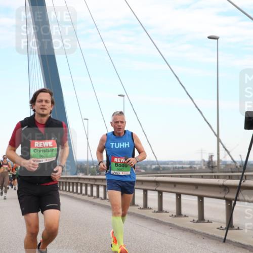 03.10.2025 - Köhlbrandbrückenlauf Jannik Wohlers http://msf.ph/oto/9155860 03.10.2025 15:26:38 Position 1 772, 9626, 9567 meine-sportfotos.de