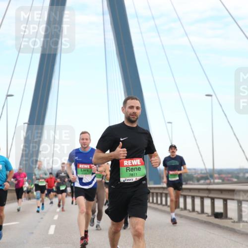 03.10.2025 - Köhlbrandbrückenlauf Jannik Wohlers http://msf.ph/oto/9155875 03.10.2025 15:26:42 Position 1 24, 8199, 7811 meine-sportfotos.de