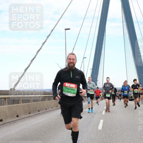 03.10.2025 - Köhlbrandbrückenlauf Jannik Wohlers http://msf.ph/oto/9155886 03.10.2025 15:26:46 Position 1 8824 meine-sportfotos.de
