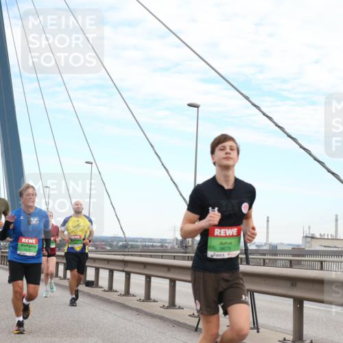 03.10.2025 - Köhlbrandbrückenlauf Jannik Wohlers http://msf.ph/oto/9155894 03.10.2025 15:26:50 Position 1 7476, 9678 meine-sportfotos.de