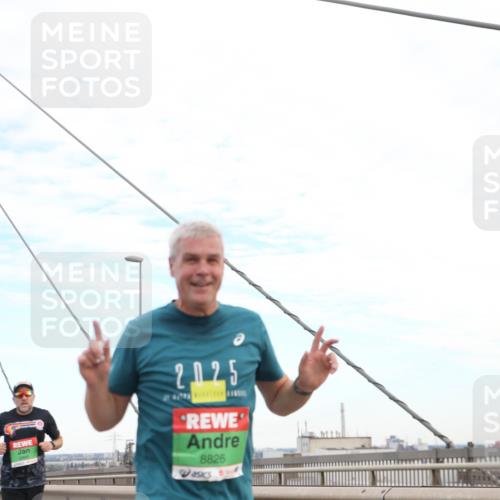 03.10.2025 - Köhlbrandbrückenlauf Jannik Wohlers http://msf.ph/oto/9155909 03.10.2025 15:26:59 Position 1 2025, 8826 meine-sportfotos.de