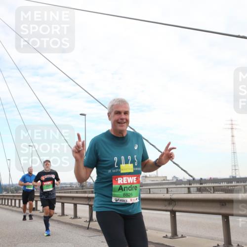 03.10.2025 - Köhlbrandbrückenlauf Jannik Wohlers http://msf.ph/oto/9155910 03.10.2025 15:26:59 Position 1 2025, 8826 meine-sportfotos.de