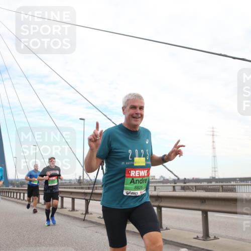 03.10.2025 - Köhlbrandbrückenlauf Jannik Wohlers http://msf.ph/oto/9155911 03.10.2025 15:26:59 Position 1 2025, 39, 8826 meine-sportfotos.de