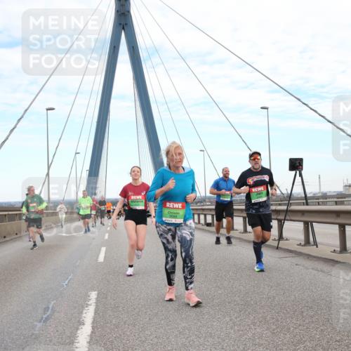03.10.2025 - Köhlbrandbrückenlauf Jannik Wohlers http://msf.ph/oto/9155913 03.10.2025 15:27:00 Position 1 9688 meine-sportfotos.de