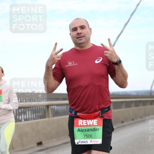 03.10.2025 - Köhlbrandbrückenlauf Jannik Wohlers http://msf.ph/oto/9155939 03.10.2025 15:27:07 Position 1 7273, 7506 meine-sportfotos.de