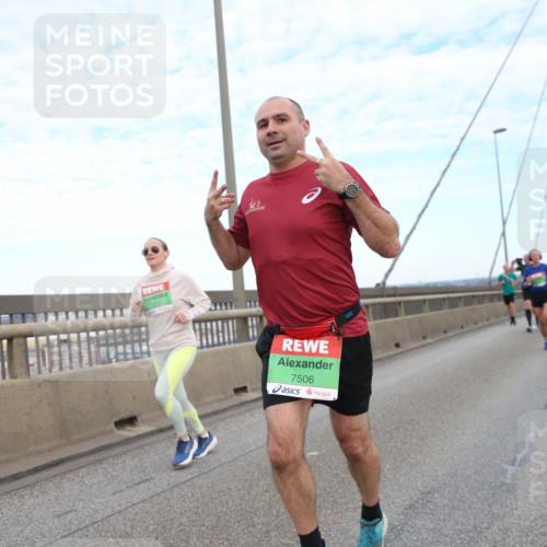 03.10.2025 - Köhlbrandbrückenlauf Jannik Wohlers http://msf.ph/oto/9155940 03.10.2025 15:27:08 Position 1 7506 meine-sportfotos.de