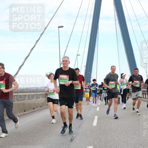 03.10.2025 - Köhlbrandbrückenlauf Jannik Wohlers http://msf.ph/oto/9155995 03.10.2025 15:27:26 Position 1 701, 7330, 0263 meine-sportfotos.de