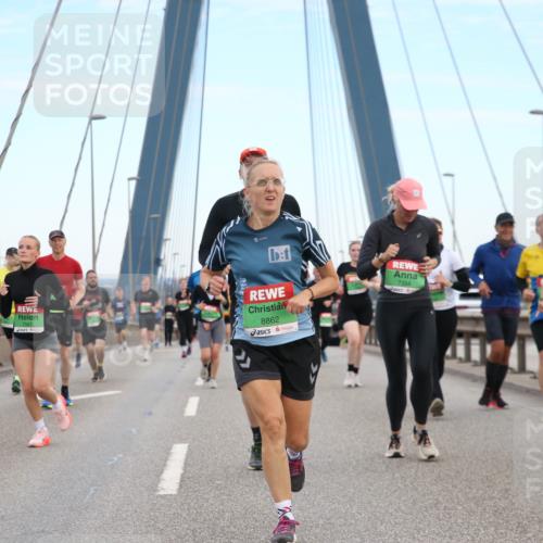 03.10.2025 - Köhlbrandbrückenlauf Jannik Wohlers http://msf.ph/oto/9156024 03.10.2025 15:27:34 Position 1 7517, 8862, 7354, 7388 meine-sportfotos.de