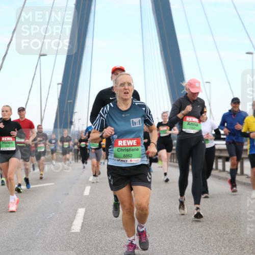 03.10.2025 - Köhlbrandbrückenlauf Jannik Wohlers http://msf.ph/oto/9156025 03.10.2025 15:27:34 Position 1 7517, 8862, 7354, 7388 meine-sportfotos.de