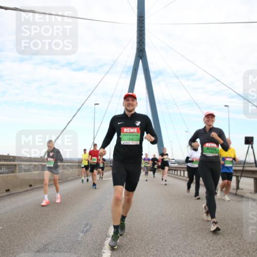 03.10.2025 - Köhlbrandbrückenlauf Jannik Wohlers http://msf.ph/oto/9156033 03.10.2025 15:27:35 Position 1 7379 meine-sportfotos.de