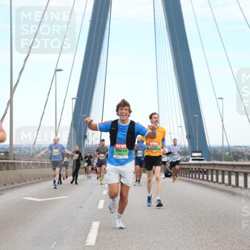 03.10.2025 - Köhlbrandbrückenlauf Jannik Wohlers http://msf.ph/oto/9156051 03.10.2025 15:27:43 Position 1 8814, 8082, 8965, 02647 meine-sportfotos.de