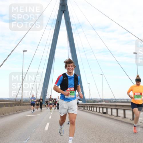 03.10.2025 - Köhlbrandbrückenlauf Jannik Wohlers http://msf.ph/oto/9156056 03.10.2025 15:27:44 Position 1 9149, 82 meine-sportfotos.de
