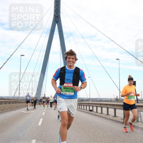 03.10.2025 - Köhlbrandbrückenlauf Jannik Wohlers http://msf.ph/oto/9156059 03.10.2025 15:27:44 Position 1 8082 meine-sportfotos.de