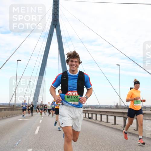 03.10.2025 - Köhlbrandbrückenlauf Jannik Wohlers http://msf.ph/oto/9156060 03.10.2025 15:27:44 Position 1 8082 meine-sportfotos.de
