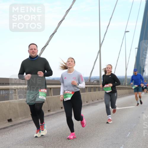 03.10.2025 - Köhlbrandbrückenlauf Jannik Wohlers http://msf.ph/oto/9156111 03.10.2025 15:28:03 Position 1 9065 meine-sportfotos.de