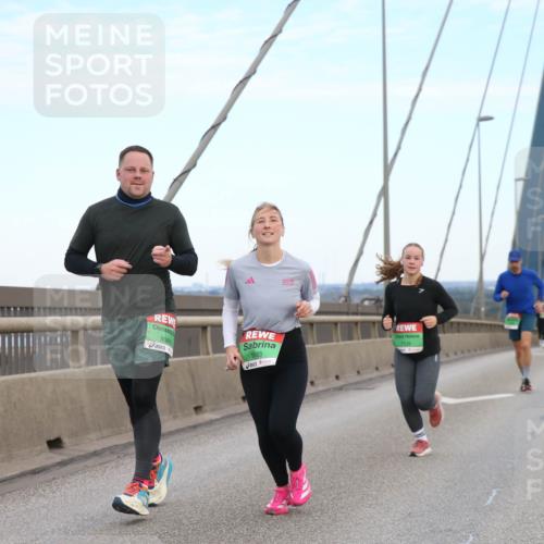 03.10.2025 - Köhlbrandbrückenlauf Jannik Wohlers http://msf.ph/oto/9156112 03.10.2025 15:28:03 Position 1 9066, 9065 meine-sportfotos.de