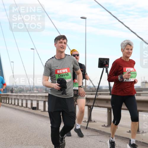 03.10.2025 - Köhlbrandbrückenlauf Jannik Wohlers http://msf.ph/oto/9156117 03.10.2025 15:28:05 Position 1 55, 144 meine-sportfotos.de