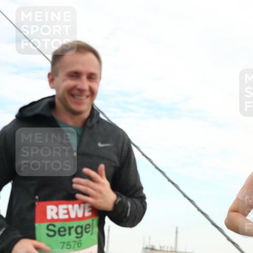 03.10.2025 - Köhlbrandbrückenlauf Jannik Wohlers http://msf.ph/oto/9156125 03.10.2025 15:28:18 Position 1 7576, 7000 meine-sportfotos.de
