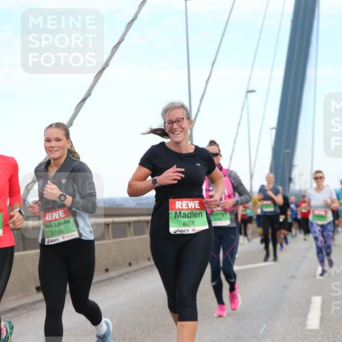 03.10.2025 - Köhlbrandbrückenlauf Jannik Wohlers http://msf.ph/oto/9156134 03.10.2025 15:28:42 Position 1 766, 8765, 8958 meine-sportfotos.de