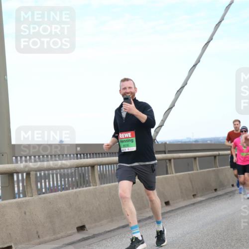 03.10.2025 - Köhlbrandbrückenlauf Jannik Wohlers http://msf.ph/oto/9156149 03.10.2025 15:28:46 Position 1 8035, 7177 meine-sportfotos.de