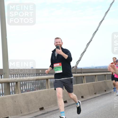 03.10.2025 - Köhlbrandbrückenlauf Jannik Wohlers http://msf.ph/oto/9156150 03.10.2025 15:28:46 Position 1 9, 8035, 7177 meine-sportfotos.de
