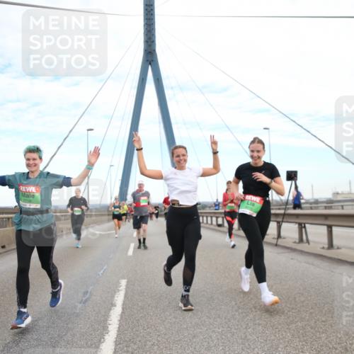 03.10.2025 - Köhlbrandbrückenlauf Jannik Wohlers http://msf.ph/oto/9156253 03.10.2025 15:29:36 Position 1 7716 meine-sportfotos.de