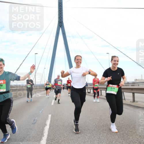 03.10.2025 - Köhlbrandbrückenlauf Jannik Wohlers http://msf.ph/oto/9156255 03.10.2025 15:29:36 Position 1 7716, 9015 meine-sportfotos.de