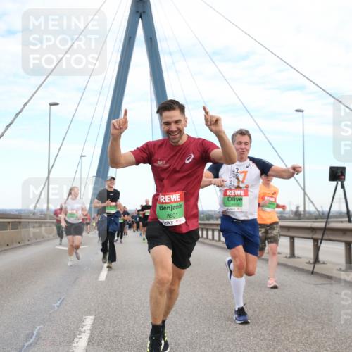 03.10.2025 - Köhlbrandbrückenlauf Jannik Wohlers http://msf.ph/oto/9156314 03.10.2025 15:29:52 Position 1 8931, 8932 meine-sportfotos.de