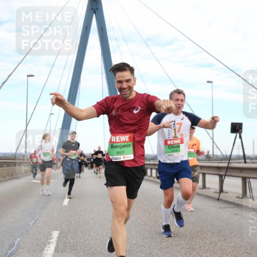 03.10.2025 - Köhlbrandbrückenlauf Jannik Wohlers http://msf.ph/oto/9156315 03.10.2025 15:29:52 Position 1 8932, 8931 meine-sportfotos.de