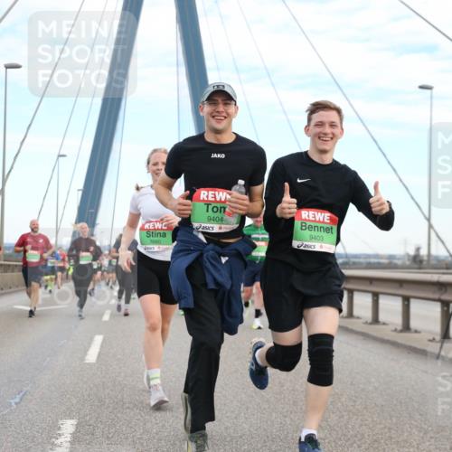 03.10.2025 - Köhlbrandbrückenlauf Jannik Wohlers http://msf.ph/oto/9156320 03.10.2025 15:29:54 Position 1 7660, 9404, 9403 meine-sportfotos.de