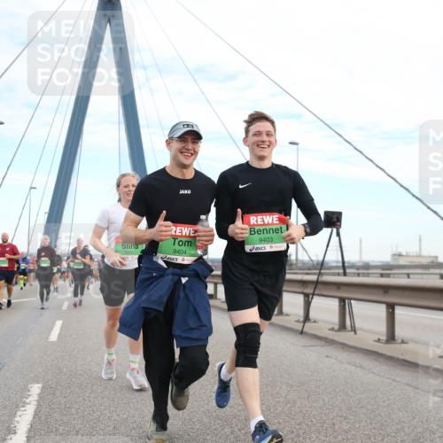03.10.2025 - Köhlbrandbrückenlauf Jannik Wohlers http://msf.ph/oto/9156323 03.10.2025 15:29:55 Position 1 7660, 9404, 9403 meine-sportfotos.de
