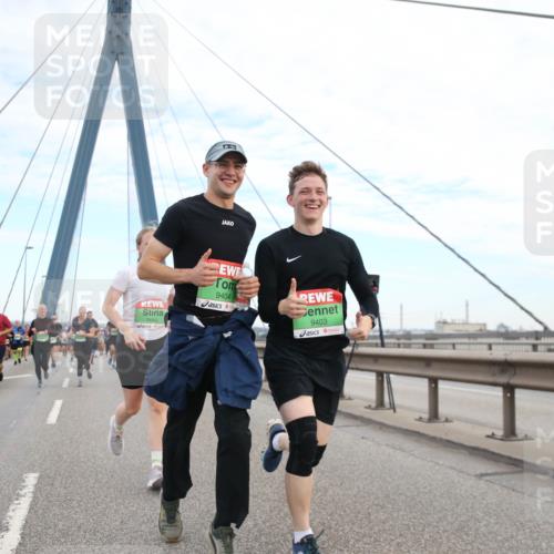 03.10.2025 - Köhlbrandbrückenlauf Jannik Wohlers http://msf.ph/oto/9156324 03.10.2025 15:29:55 Position 1 9404, 7660, 9403 meine-sportfotos.de