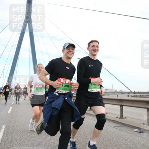 03.10.2025 - Köhlbrandbrückenlauf Jannik Wohlers http://msf.ph/oto/9156326 03.10.2025 15:29:55 Position 1 7660, 9404, 9403 meine-sportfotos.de