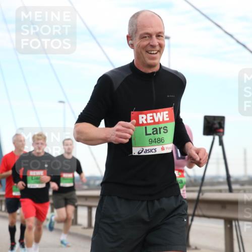 03.10.2025 - Köhlbrandbrückenlauf Jannik Wohlers http://msf.ph/oto/9156335 03.10.2025 15:29:59 Position 1 9486 meine-sportfotos.de