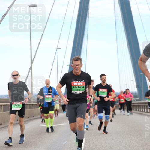 03.10.2025 - Köhlbrandbrückenlauf Jannik Wohlers http://msf.ph/oto/9156338 03.10.2025 15:30:00 Position 1 8259, 7627, 9018, 00 meine-sportfotos.de