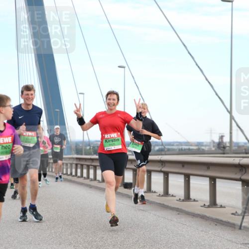 03.10.2025 - Köhlbrandbrückenlauf Jannik Wohlers http://msf.ph/oto/9156345 03.10.2025 15:30:03 Position 1 9700, 9518, 9425 meine-sportfotos.de