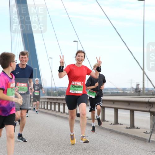 03.10.2025 - Köhlbrandbrückenlauf Jannik Wohlers http://msf.ph/oto/9156348 03.10.2025 15:30:03 Position 1 7415, 9700, 9425, 7823 meine-sportfotos.de