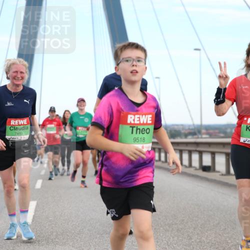 03.10.2025 - Köhlbrandbrückenlauf Jannik Wohlers http://msf.ph/oto/9156351 03.10.2025 15:30:04 Position 1 7415, 9518, 9425 meine-sportfotos.de