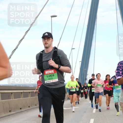 03.10.2025 - Köhlbrandbrückenlauf Jannik Wohlers http://msf.ph/oto/9156377 03.10.2025 15:30:10 Position 1 8015, 120, 9642 meine-sportfotos.de
