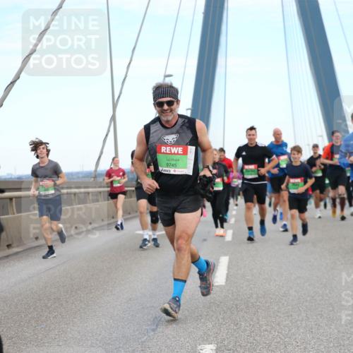 03.10.2025 - Köhlbrandbrückenlauf Jannik Wohlers http://msf.ph/oto/9156412 03.10.2025 15:30:23 Position 1 9745 meine-sportfotos.de