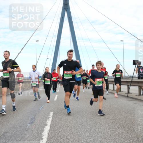 03.10.2025 - Köhlbrandbrückenlauf Jannik Wohlers http://msf.ph/oto/9156420 03.10.2025 15:30:26 Position 1 9158 meine-sportfotos.de