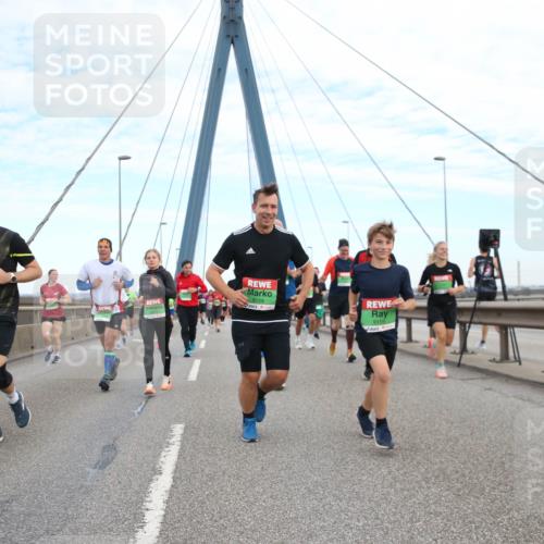 03.10.2025 - Köhlbrandbrückenlauf Jannik Wohlers http://msf.ph/oto/9156422 03.10.2025 15:30:26 Position 1 9158, 9159 meine-sportfotos.de