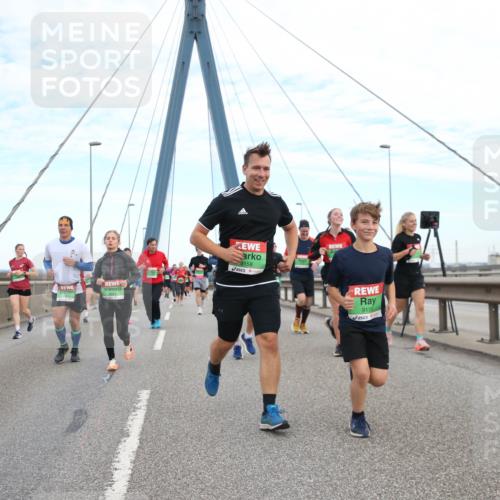 03.10.2025 - Köhlbrandbrückenlauf Jannik Wohlers http://msf.ph/oto/9156424 03.10.2025 15:30:27 Position 1 9205, 9158, 9159 meine-sportfotos.de