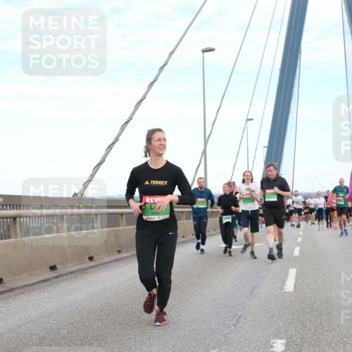 03.10.2025 - Köhlbrandbrückenlauf Jannik Wohlers http://msf.ph/oto/9156455 03.10.2025 15:30:35 Position 1 20, 8181, 20, 8002, 9190 meine-sportfotos.de